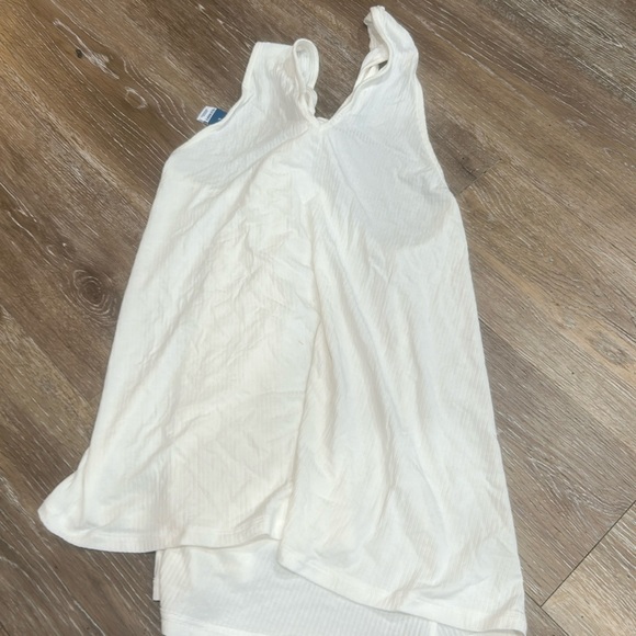 Old Navy Tops - White Tank 💥